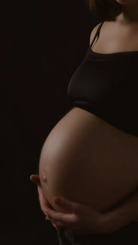 rituel-de-protection-grossesse-1-576x1024 Rituel de protection pour femme enceinte : protéger votre grossesse des énergies négatives